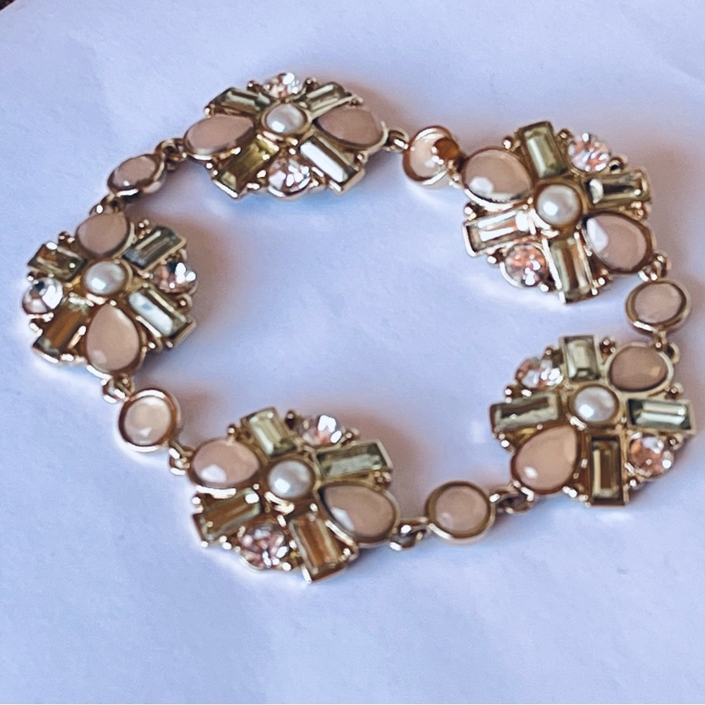 Lovely 8 Inch Bracelet Champagne Rhinestones Peach Teardrops Faux Pearl Centers